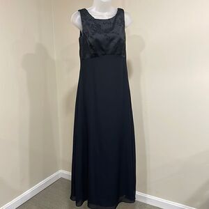 NWOT Arianna by Rachel Kaye black beaded evening gown dress.  Size 8P M medium